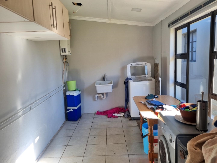 6 Bedroom Property for Sale in Paul Roux Free State